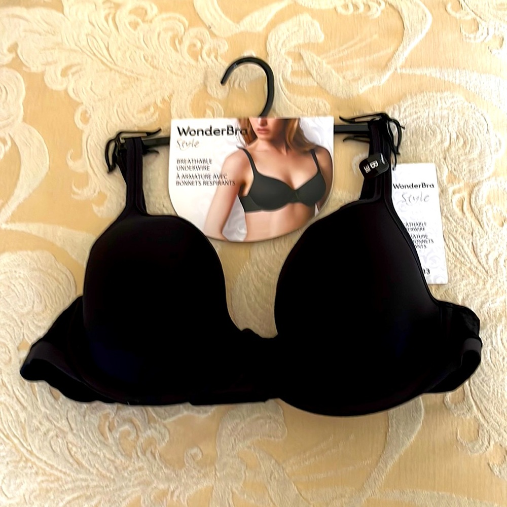Wonderbra , black , size B38. New with tags